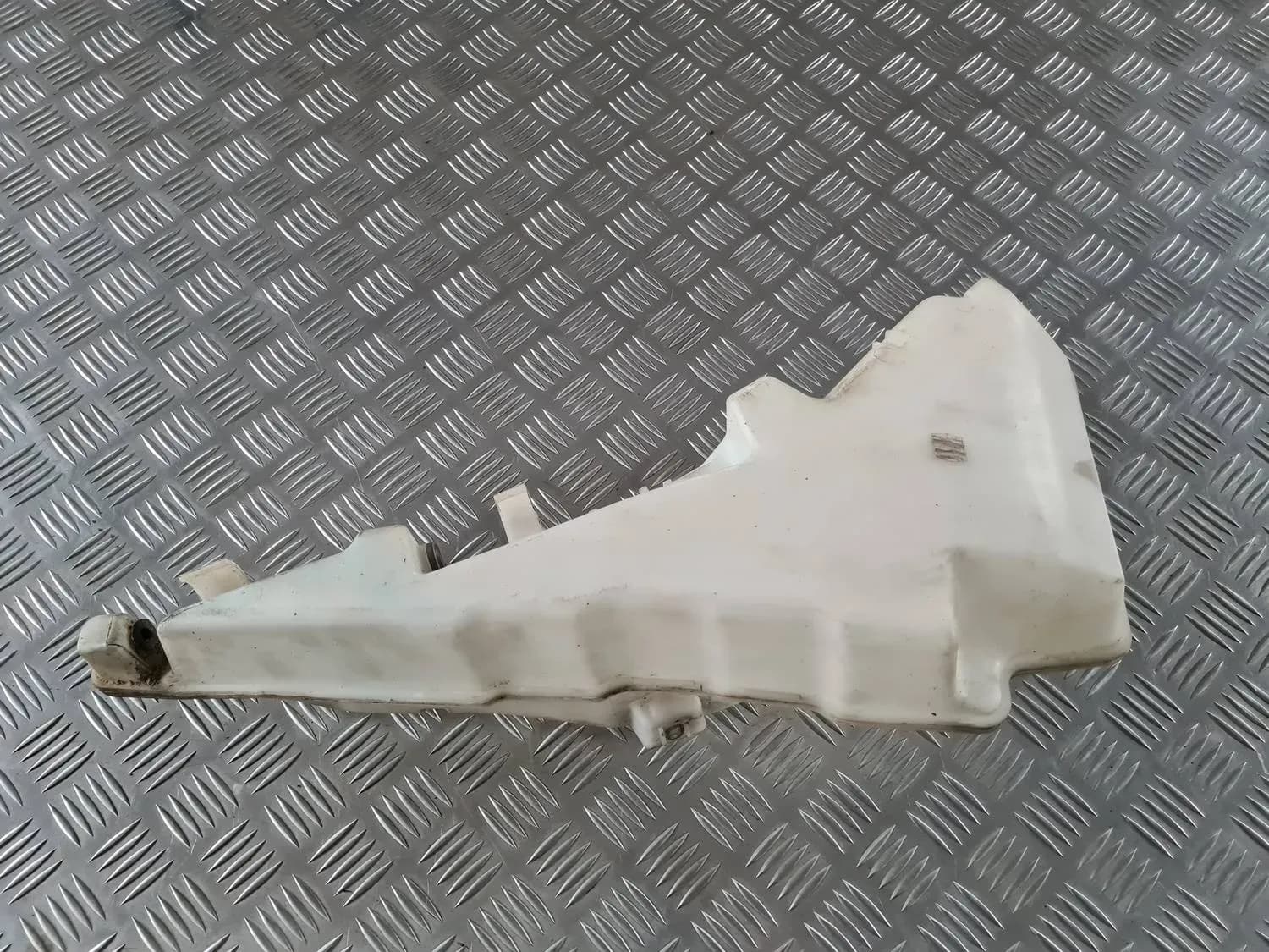 Washer fluid reservoir AUDI A6 2008 - foto 3