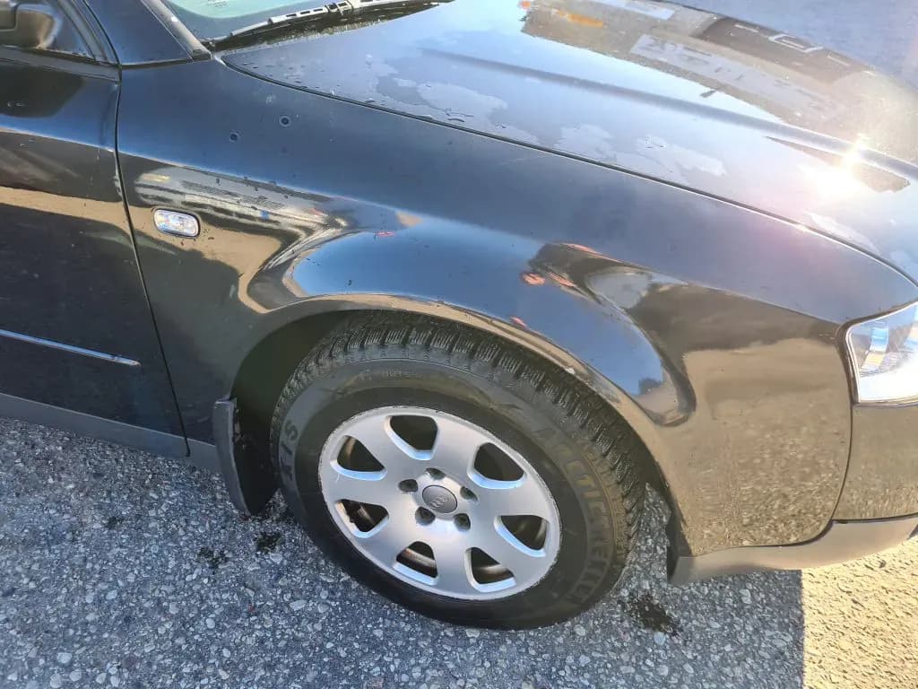 Disassembled car photo 2