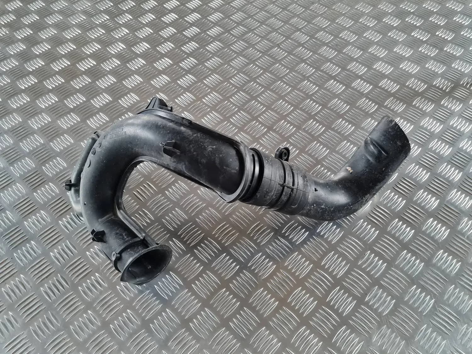 Air intake pipe RENAULT SCENIC III 2011