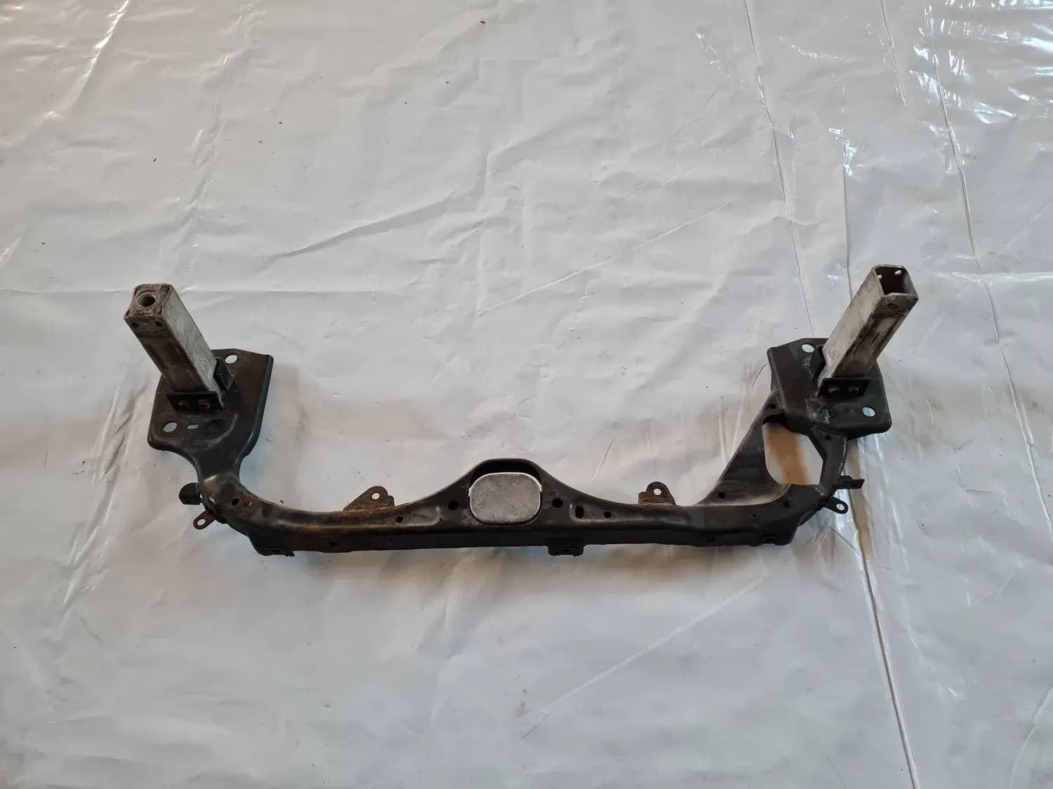 Front radiator cross-member AUDI A6 2008 - foto 1