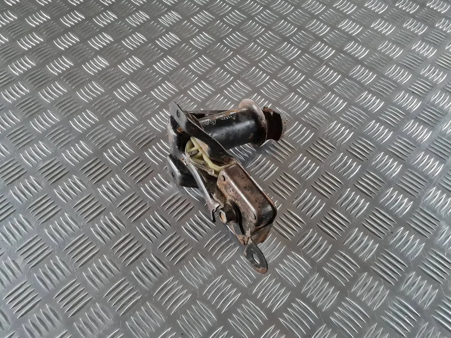 Spare wheel lift RENAULT SCENIC III 2011 - foto 4