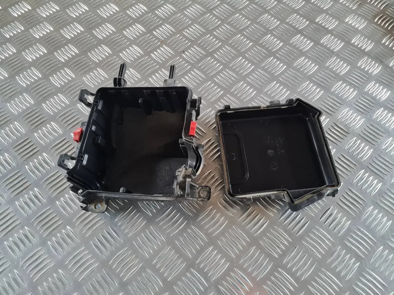 Fuse relay box RENAULT SCENIC III 2011 - foto 3