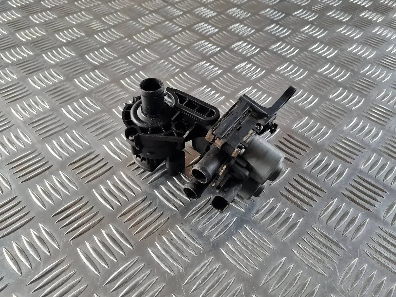 Radiator valve AUDI A6 2008 - foto 5
