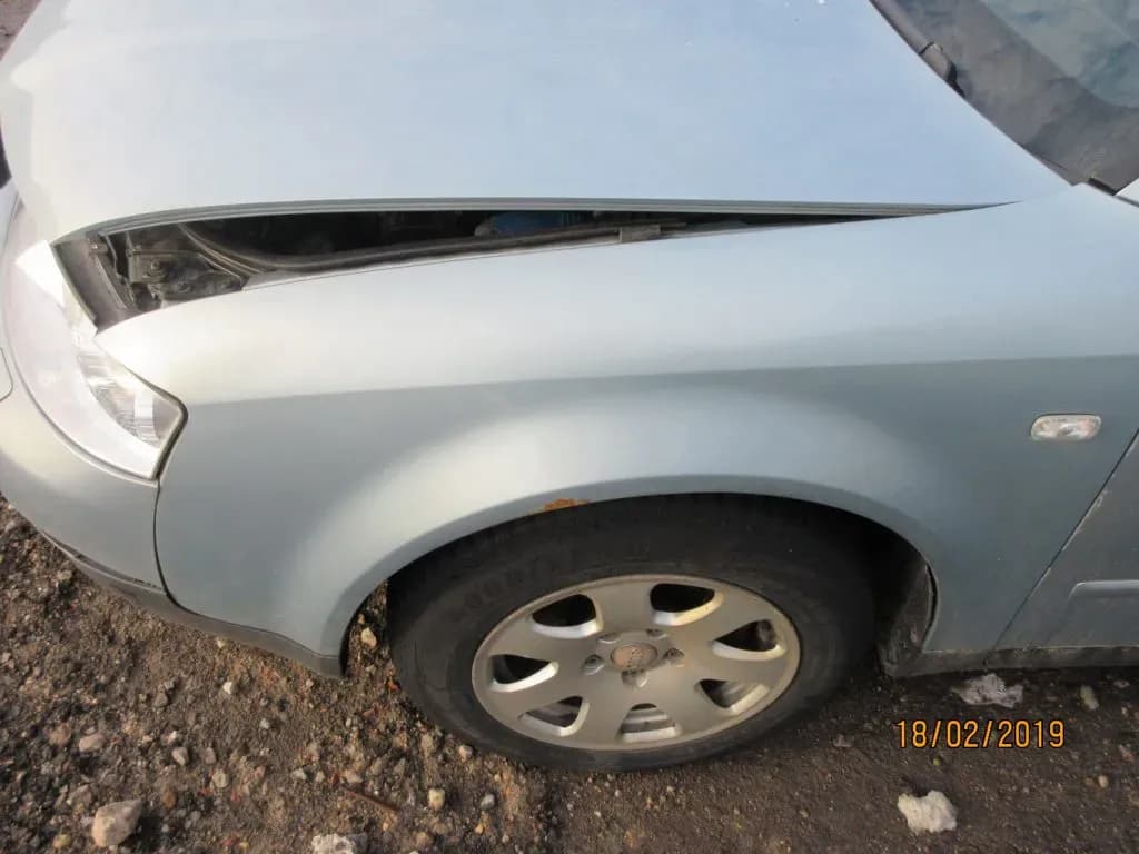 Disassembled car photo 4
