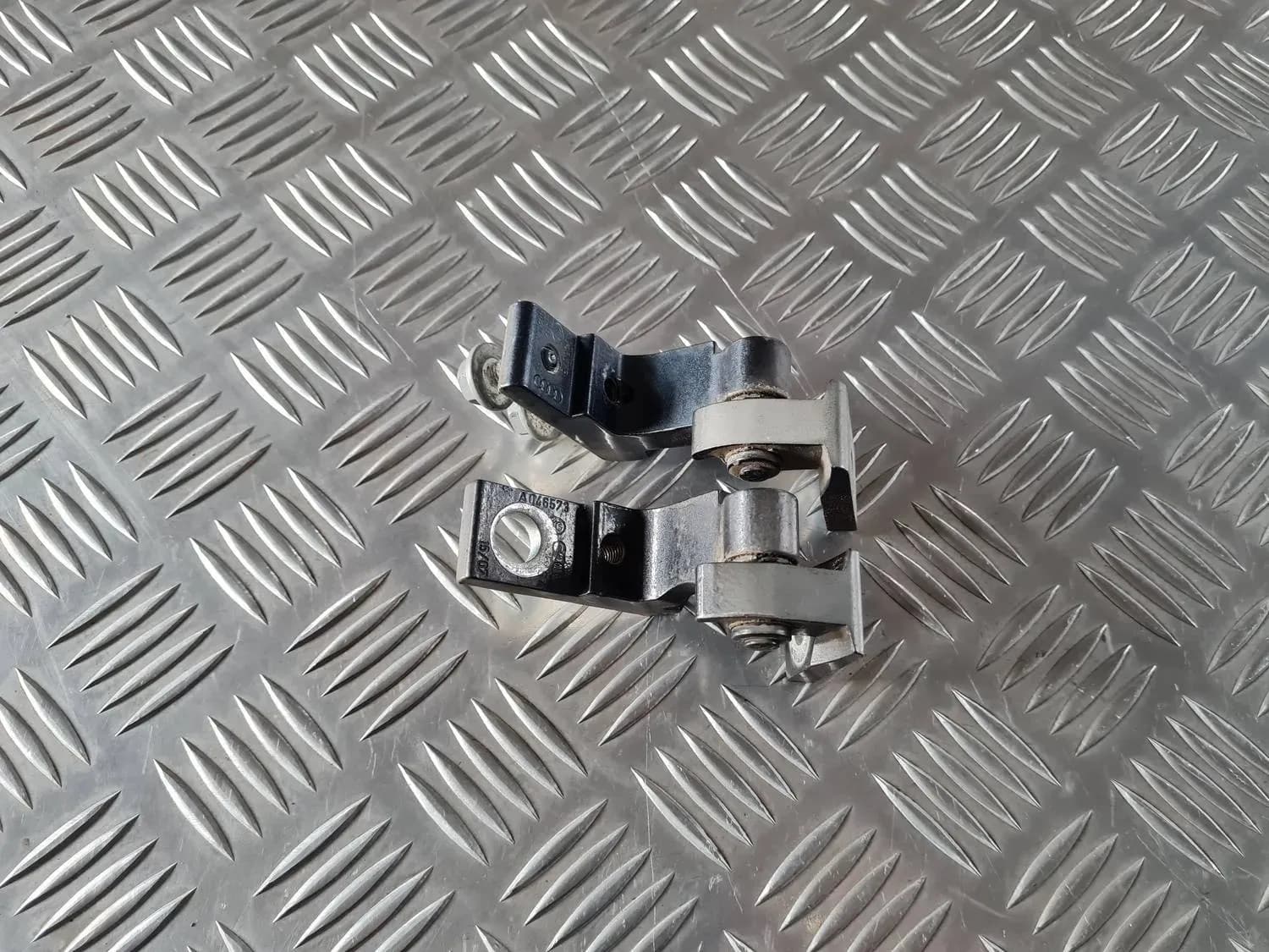 Door hinge AUDI A6 2008 - foto 3