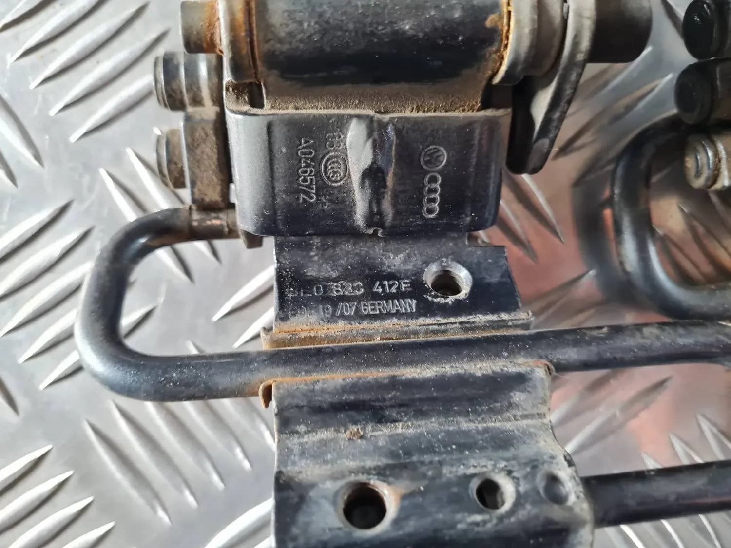Door hinge AUDI A6 2008 - foto 3