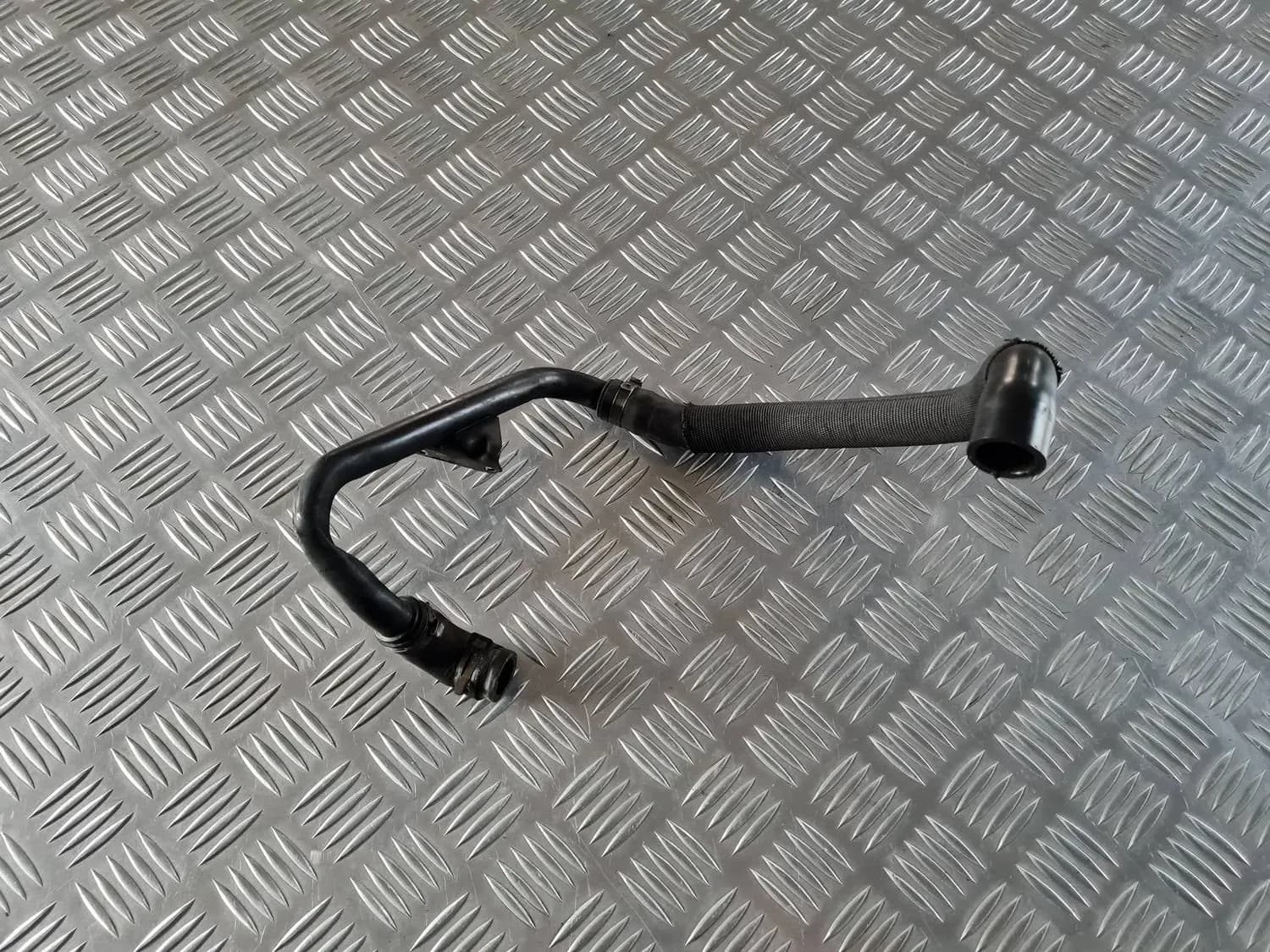 Crankcase ventilation tube AUDI A6 2008 - foto 3