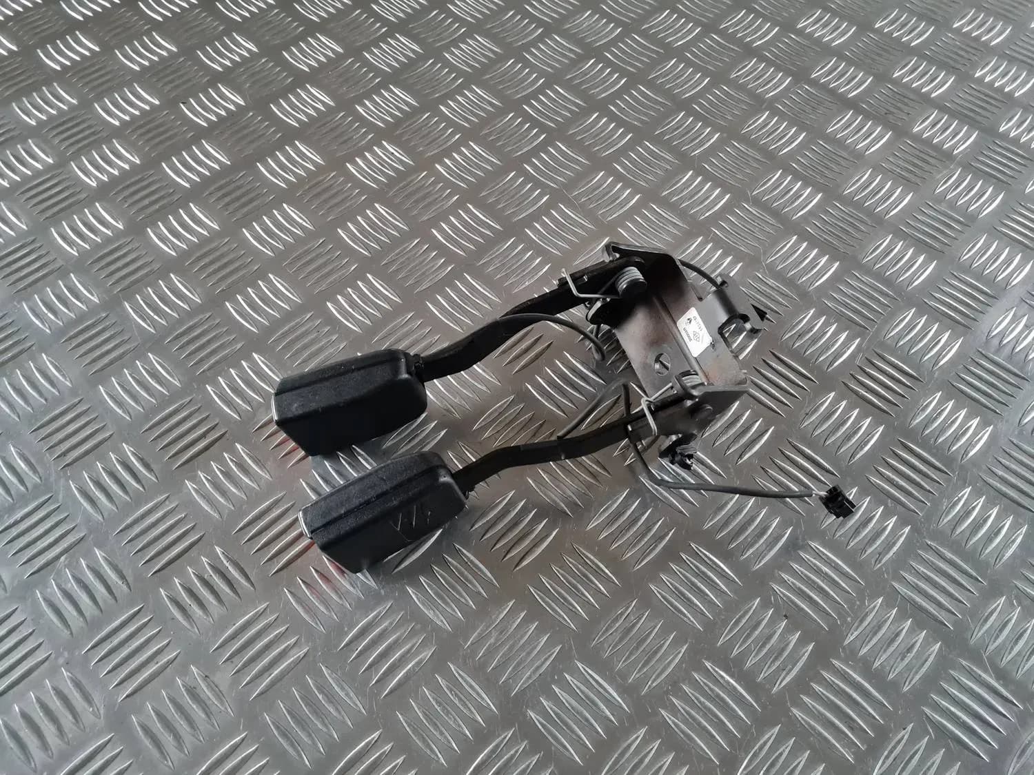 Rear double seat belt buckle RENAULT SCENIC III 2011 - foto 1