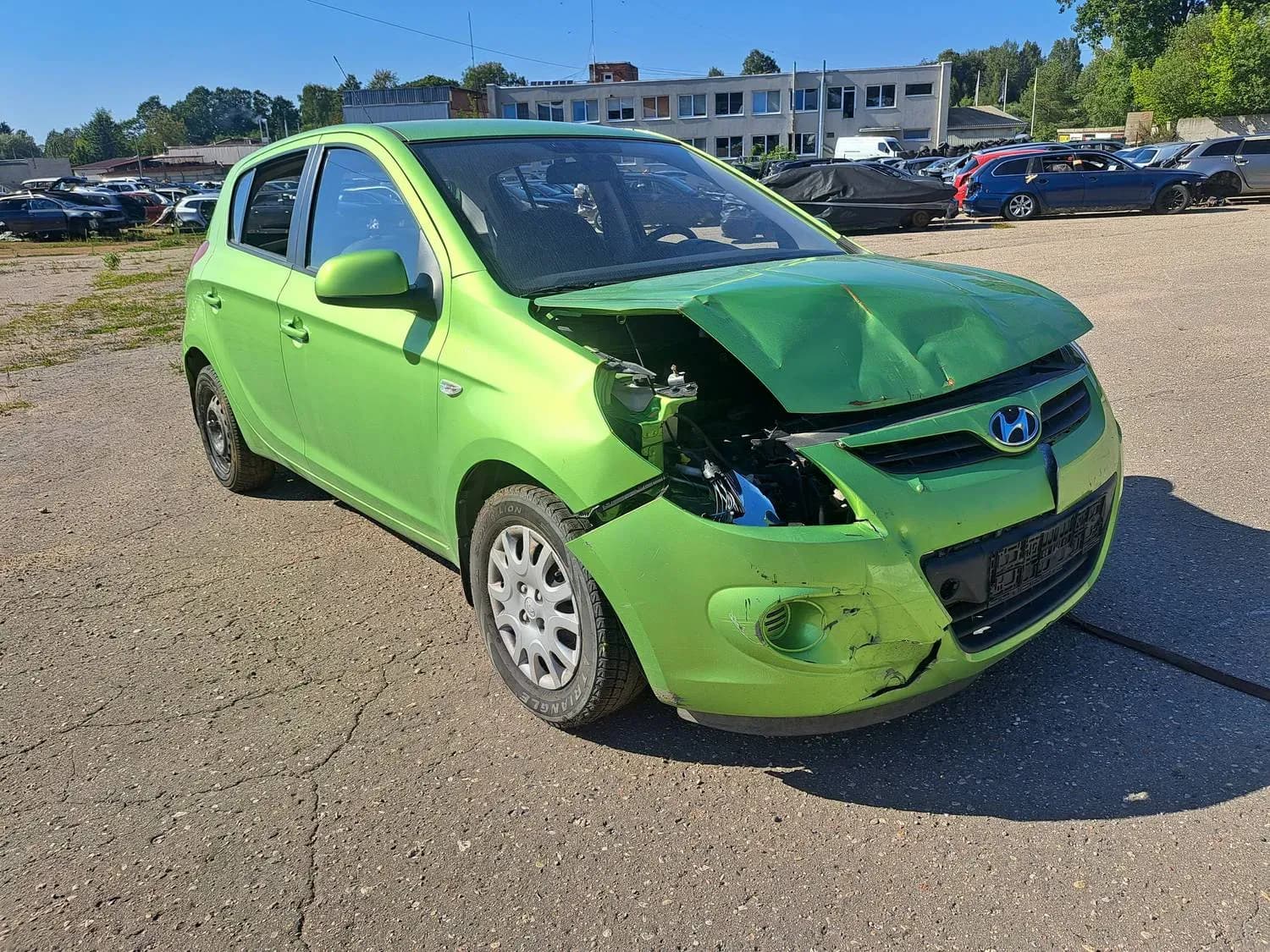 Disassembled car photo 1