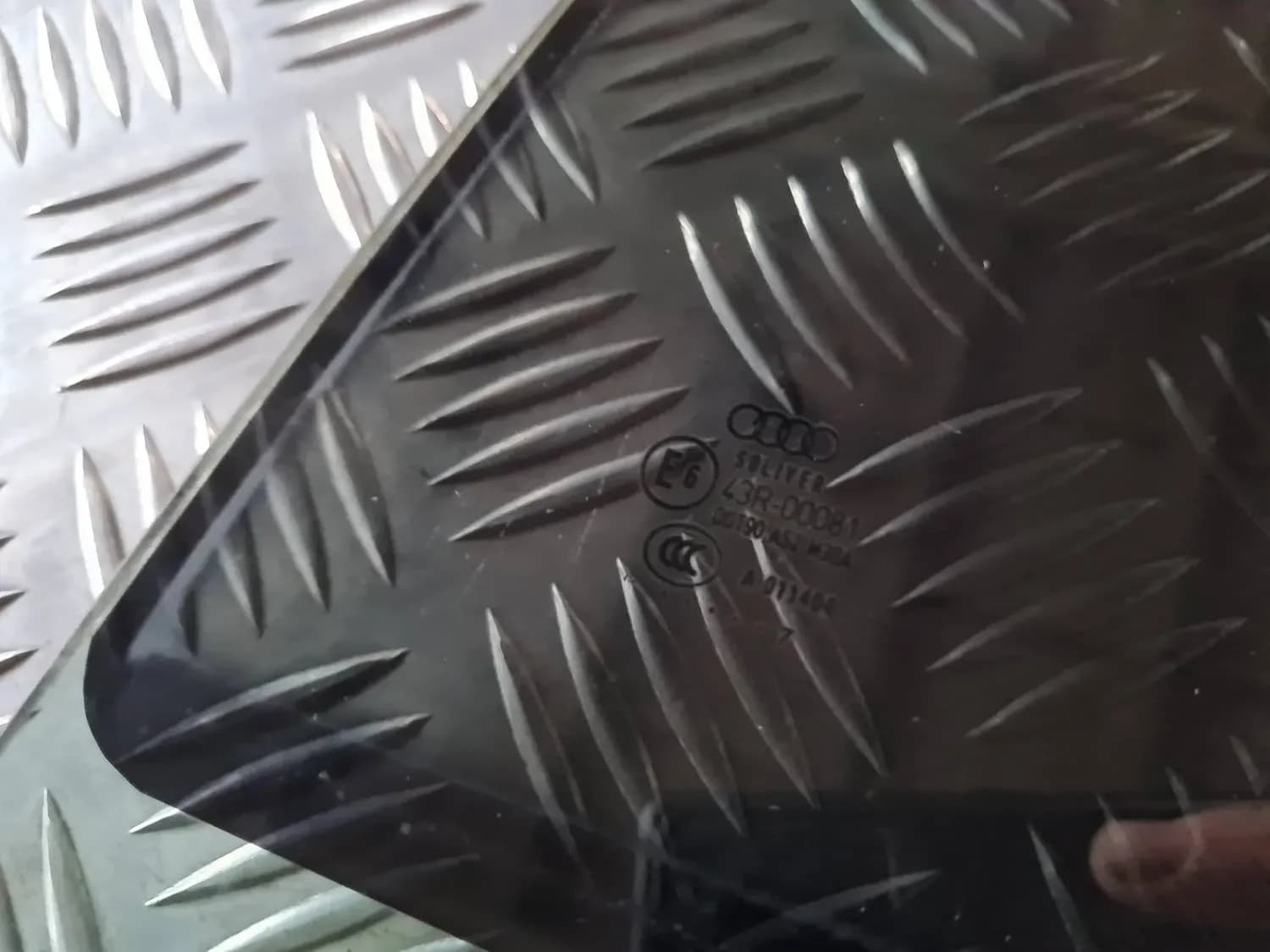 Rear left door glass AUDI A6 2008 - foto 2