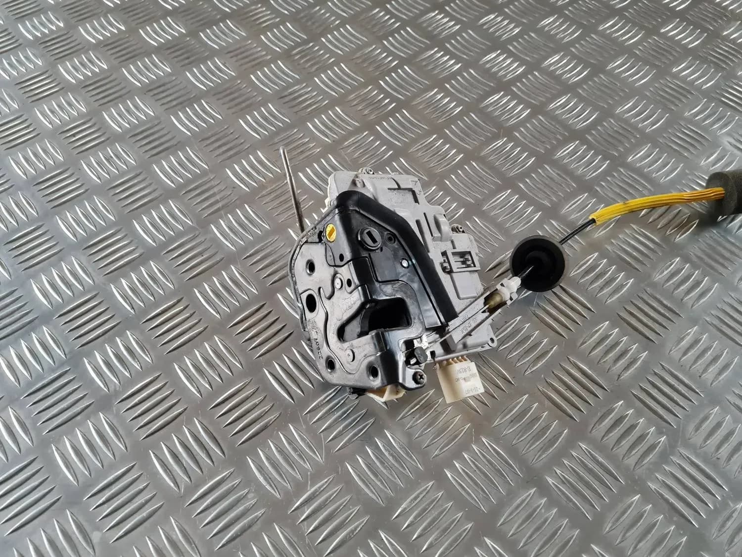 Rear left door lock AUDI A6 2008 - foto 4