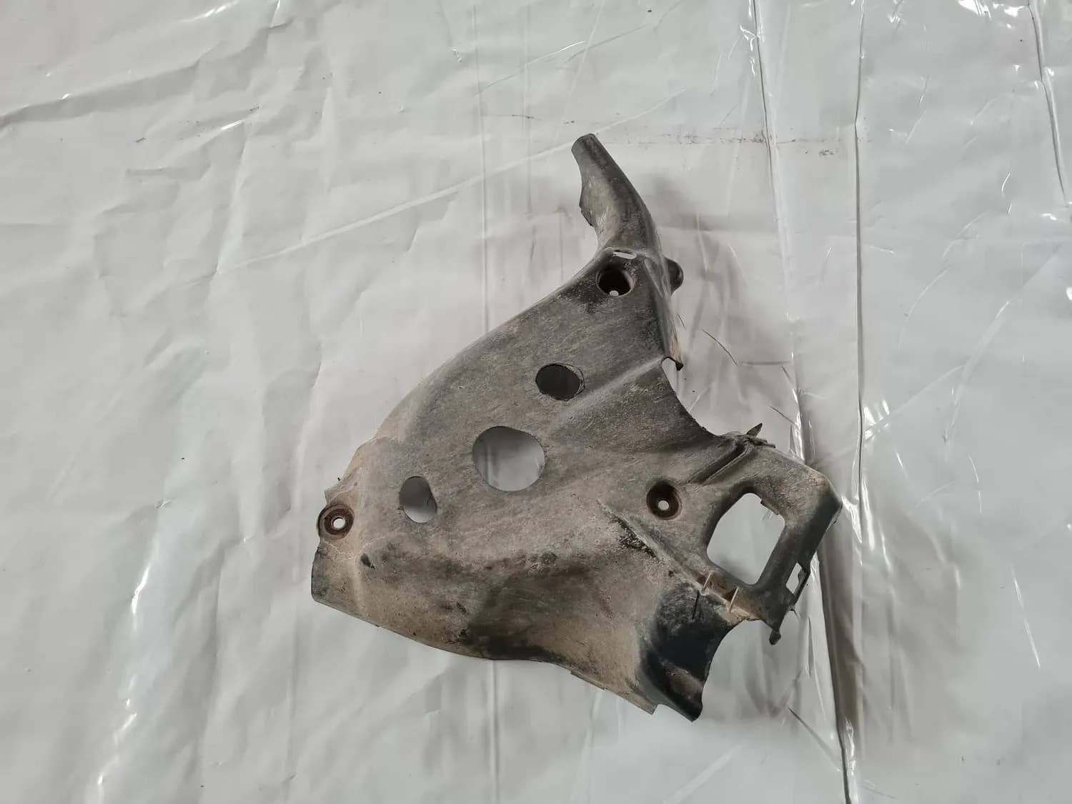 Rear suspension arm guard AUDI A6 2008 - foto 4