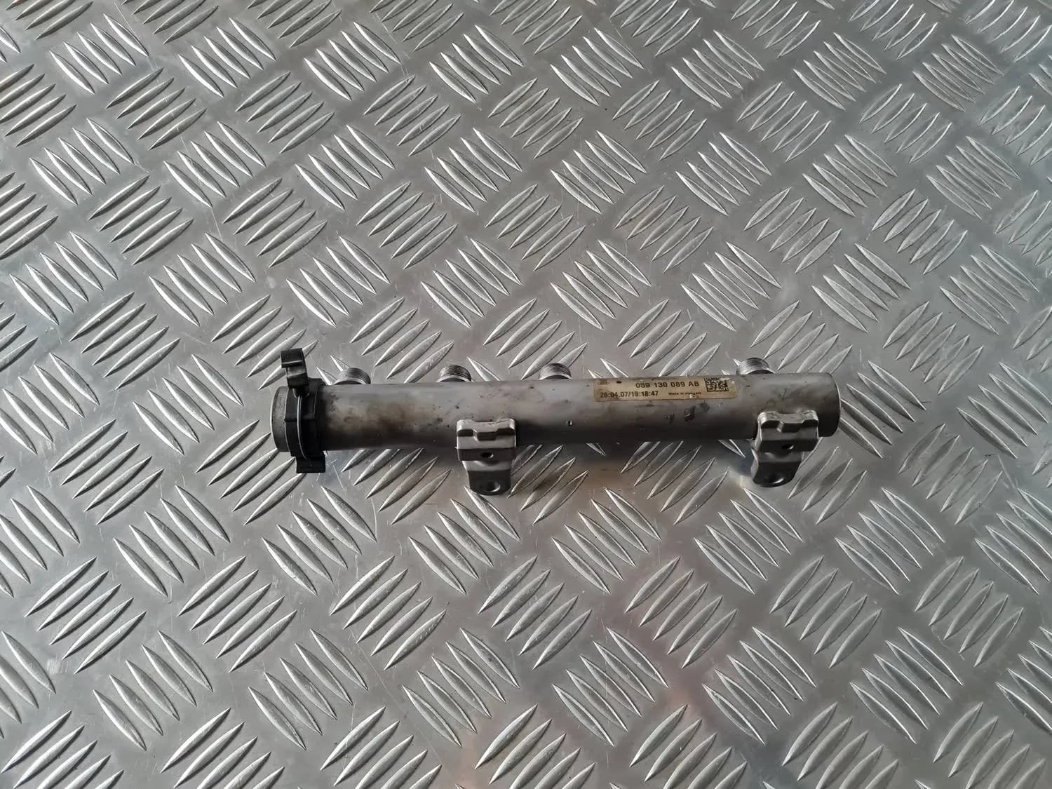 Fuel rail AUDI A6 2008 - foto 1