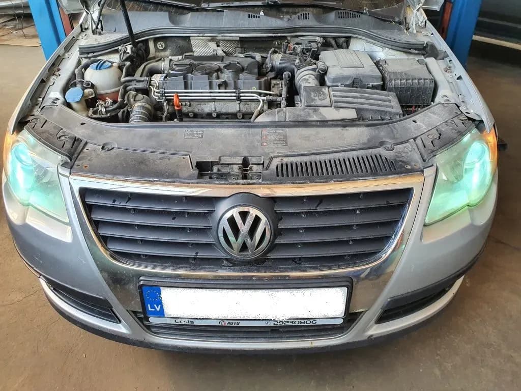 Disassembled car photo 3