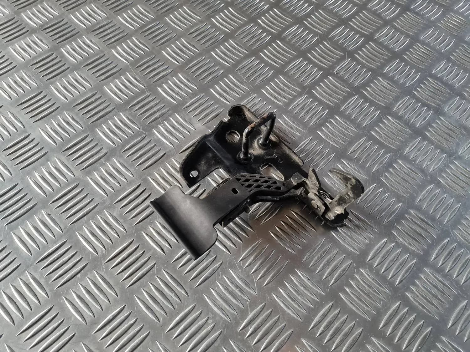 Hood release lever AUDI A6 2008 - foto 3