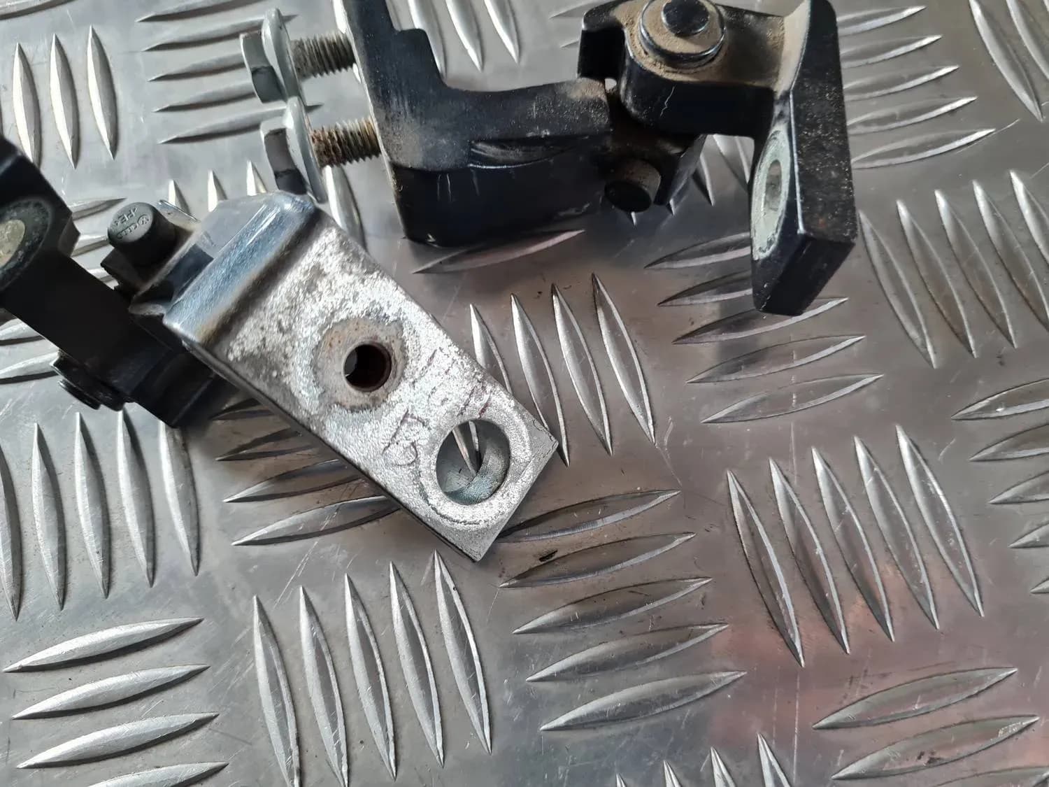 Door hinge AUDI A6 2008 - foto 2