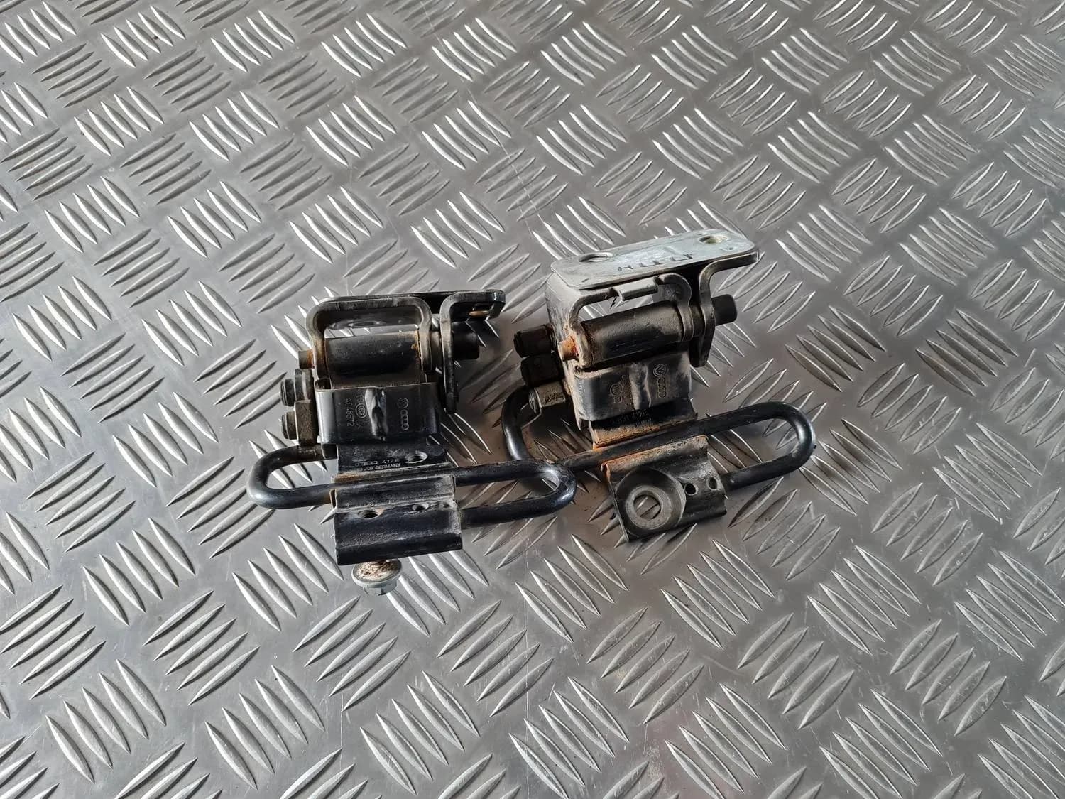 Door hinge AUDI A6 2008 - foto 2