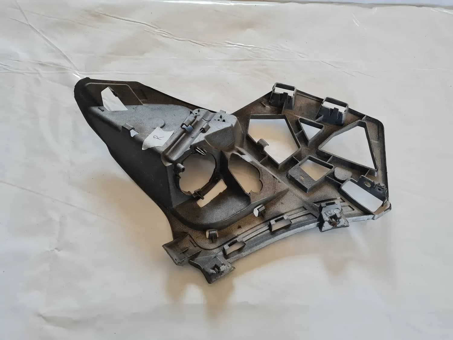 Front bumper right bracket RENAULT SCENIC III 2011 - foto 2