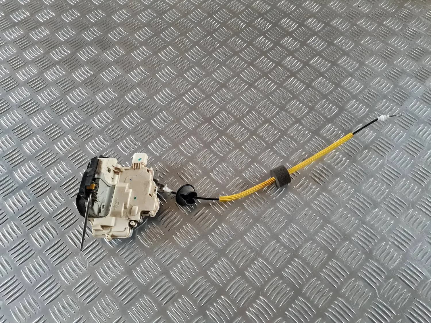 Rear left door lock AUDI A6 2008 - foto 1