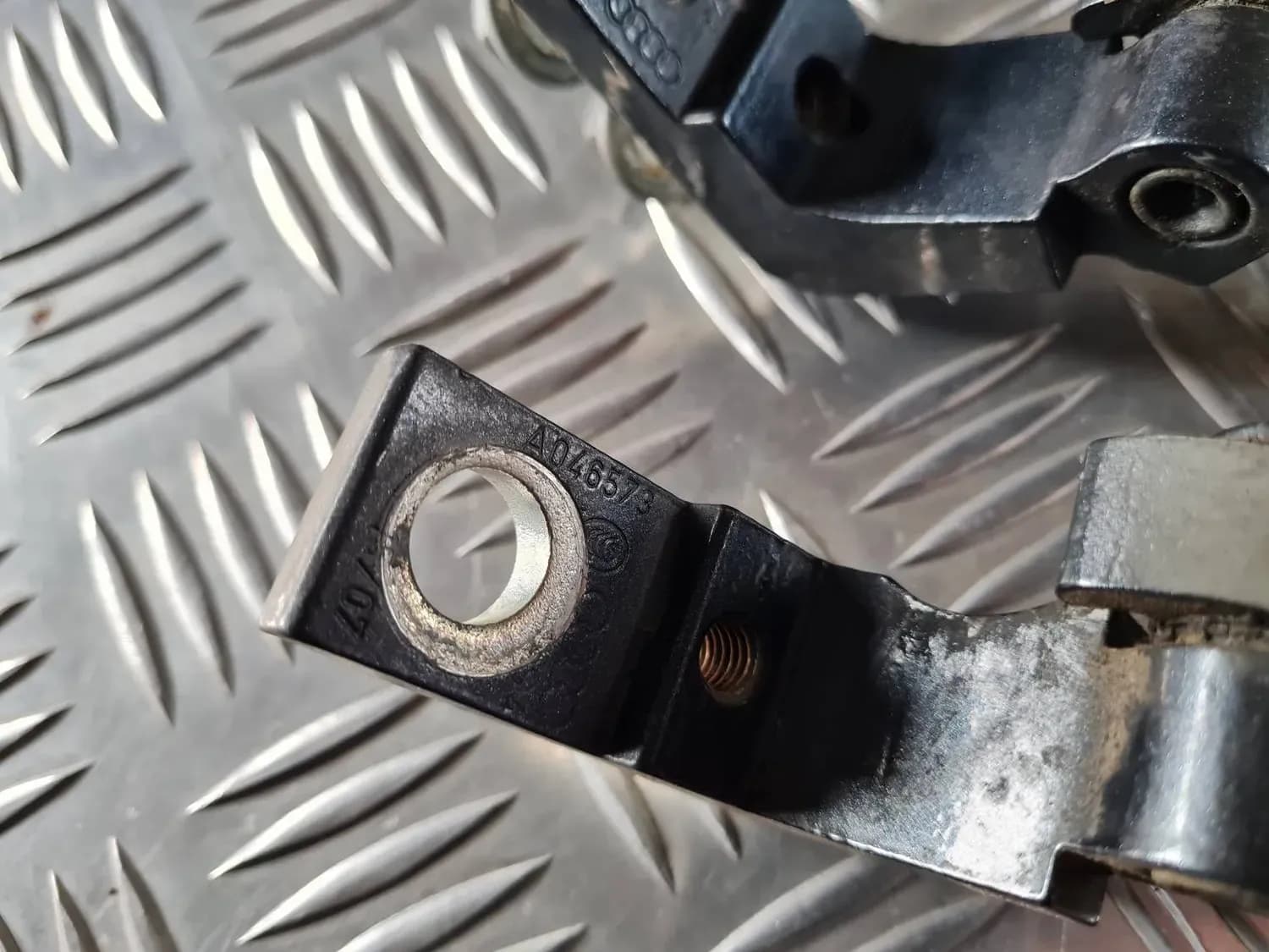 Door hinge AUDI A6 2008 - foto 2