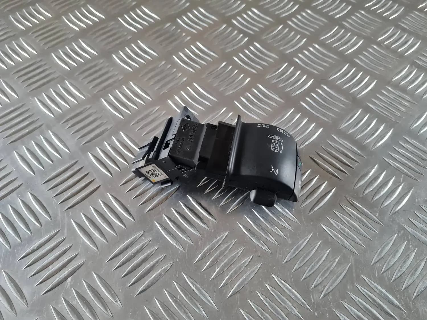 Multifunctional steering wheel switch RENAULT SCENIC III 2011 - foto 3