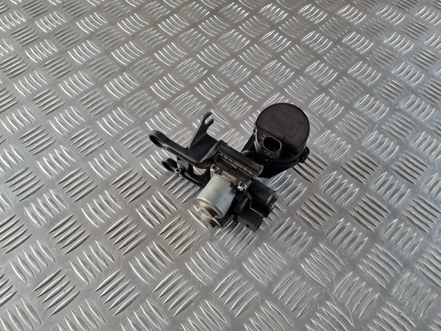 Radiator valve AUDI A6 2008 - foto 1