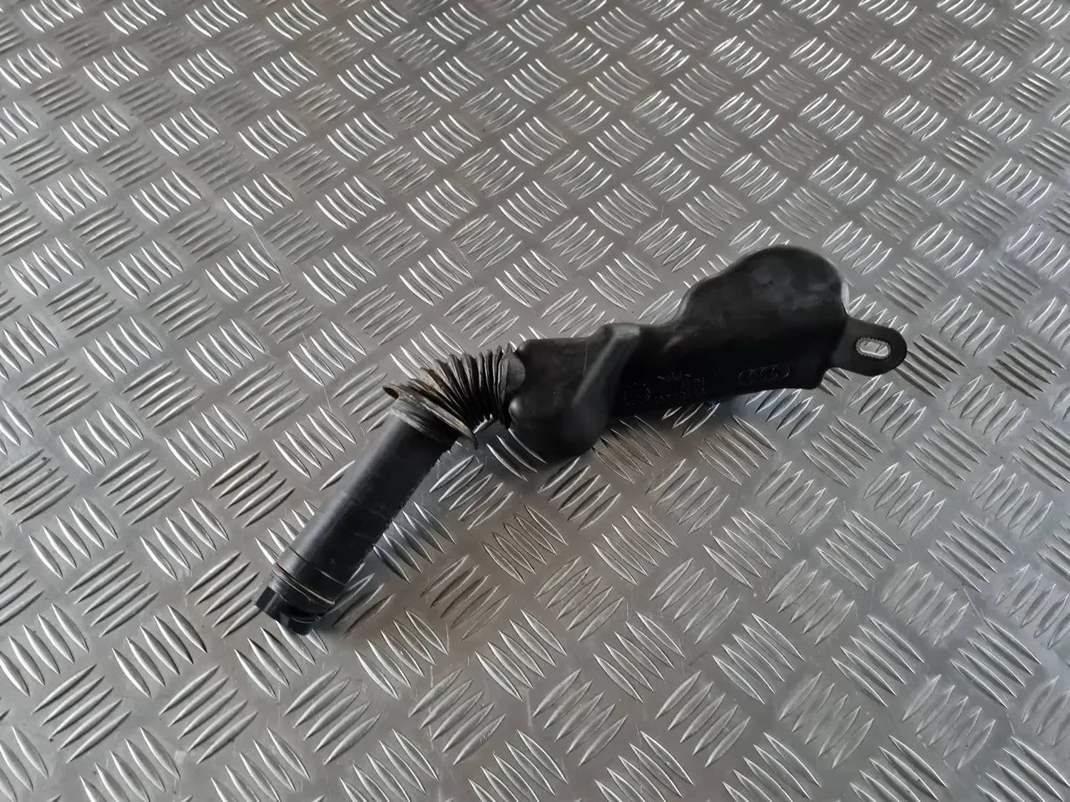 Washer fluid tank filler pipe AUDI A6 2008 - foto 1