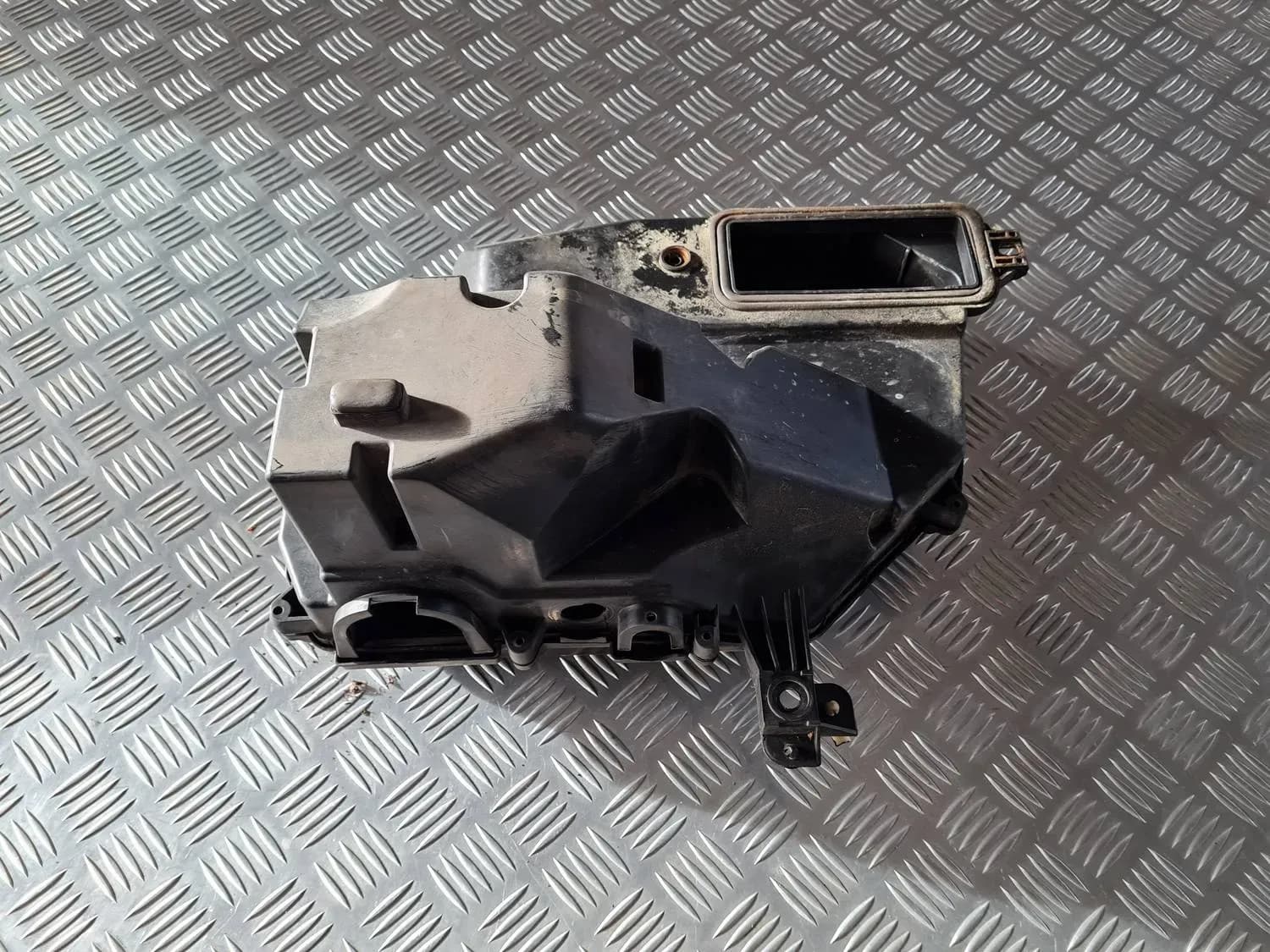 Fuse box housing AUDI A6 2008 - foto 1