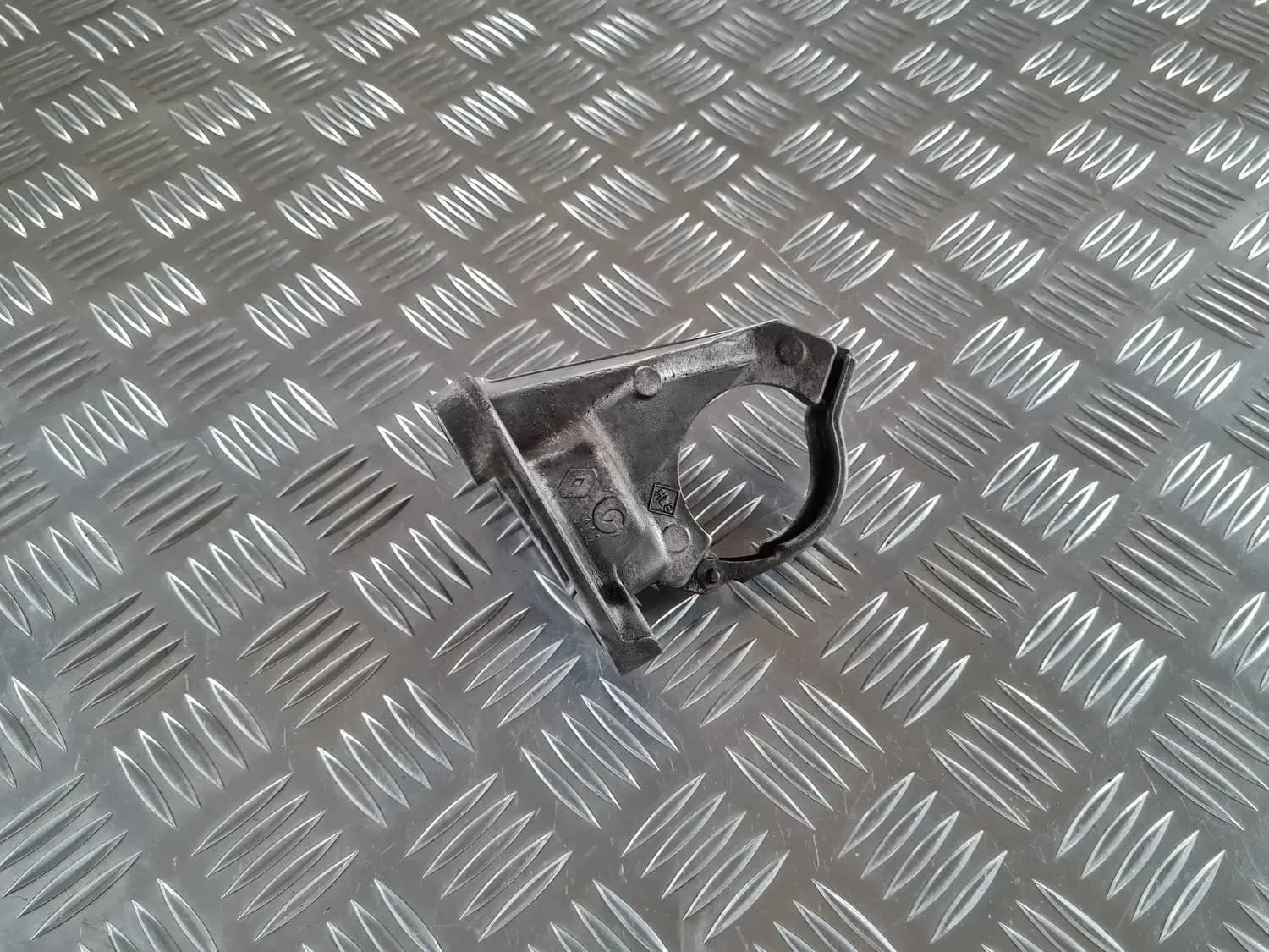 Front half-axle bracket RENAULT SCENIC III 2011 - foto 1