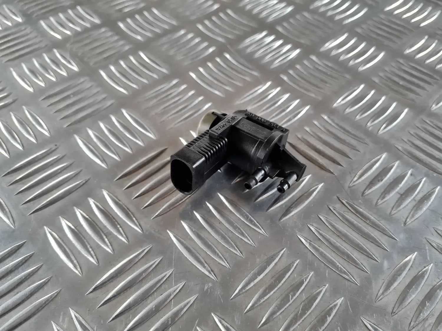 Solenoid vacuum valve AUDI A6 2008 - foto 2
