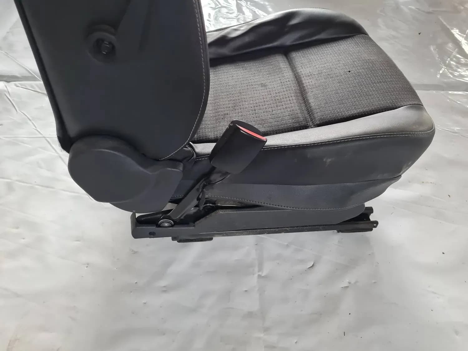 Front left seat RENAULT SCENIC III 2011 - foto 4