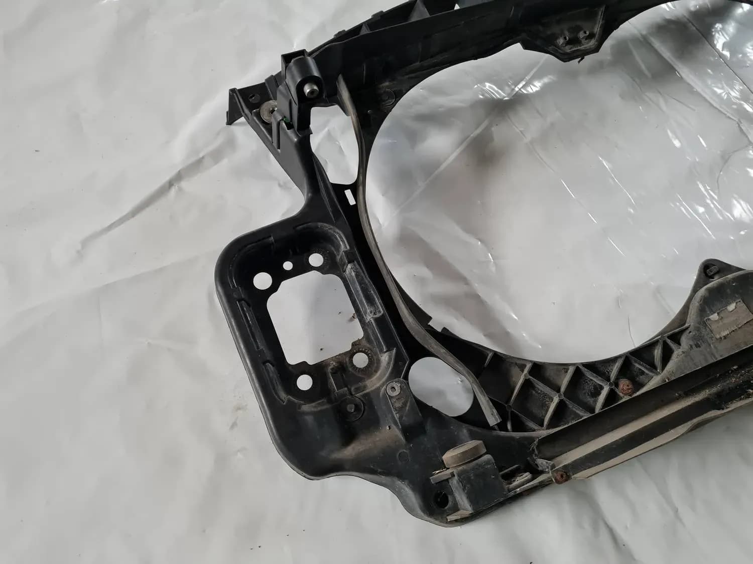 Front radiator frame AUDI A6 2008 - foto 3