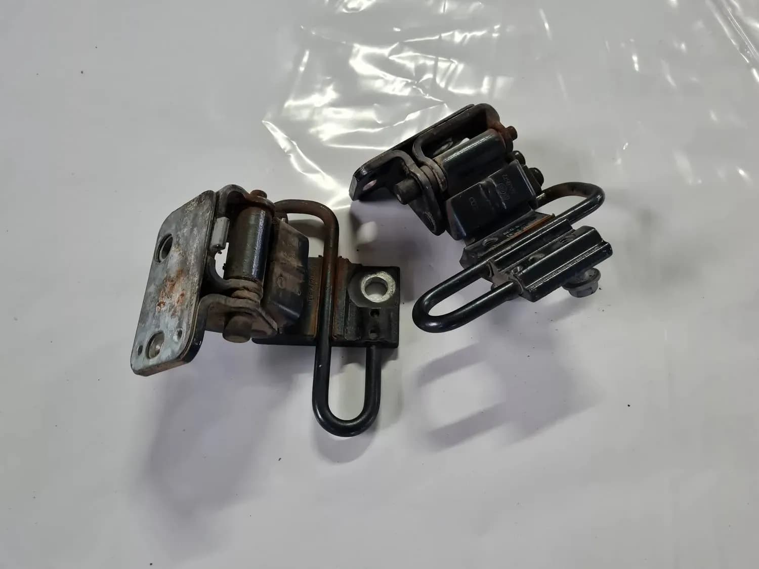Door hinge AUDI A6 2008 - foto 2