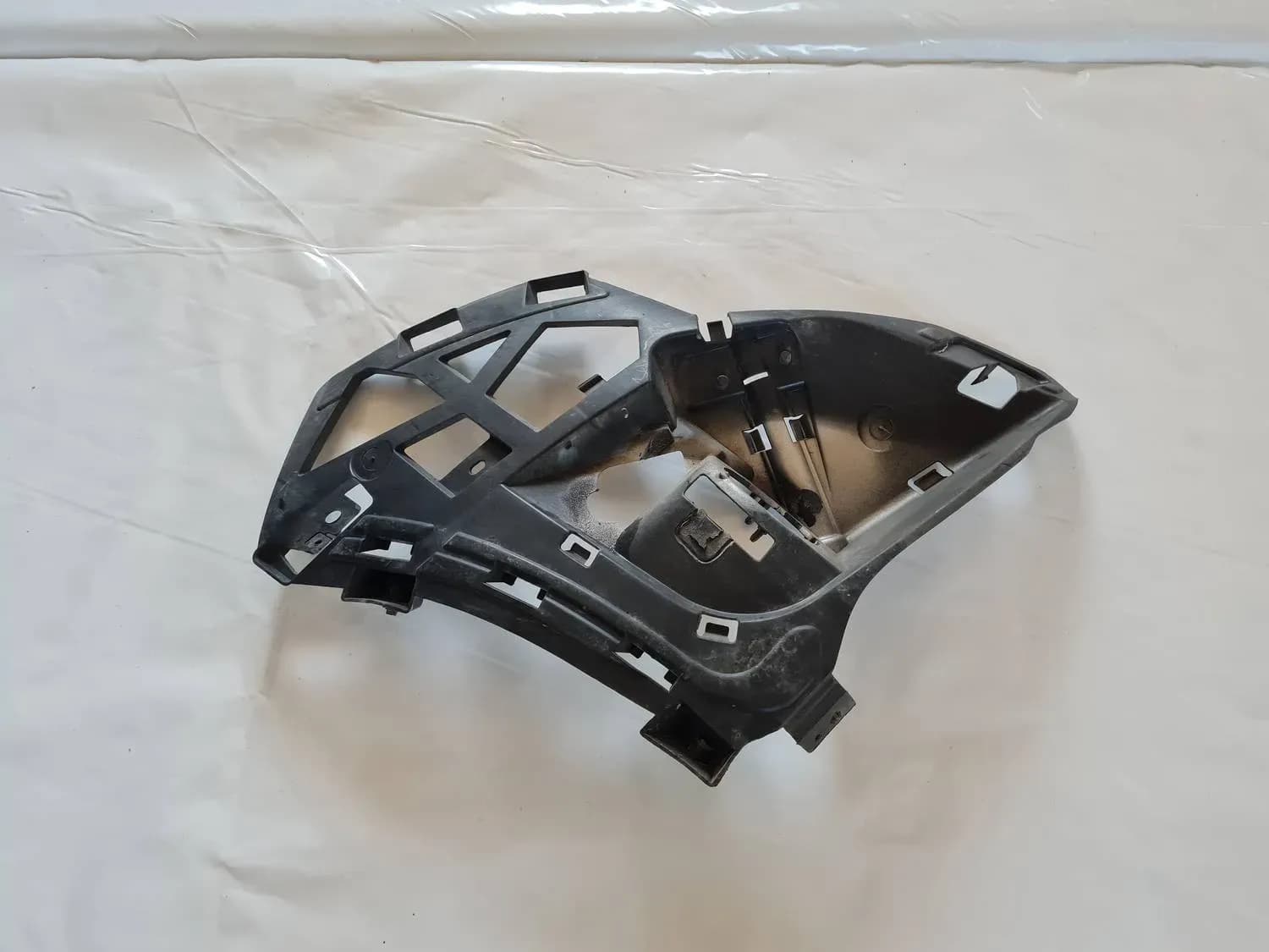 Front bumper right bracket RENAULT SCENIC III 2011 - foto 1