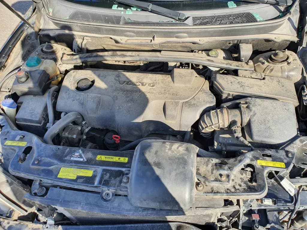 Disassembled car photo 5