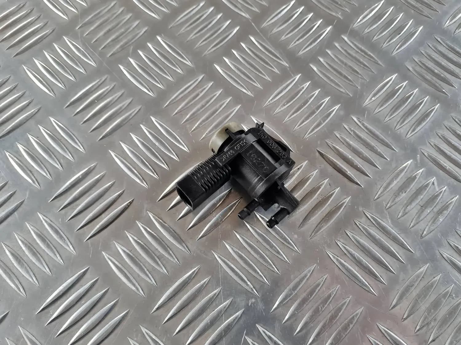 Solenoid vacuum valve AUDI A6 2008 - foto 3