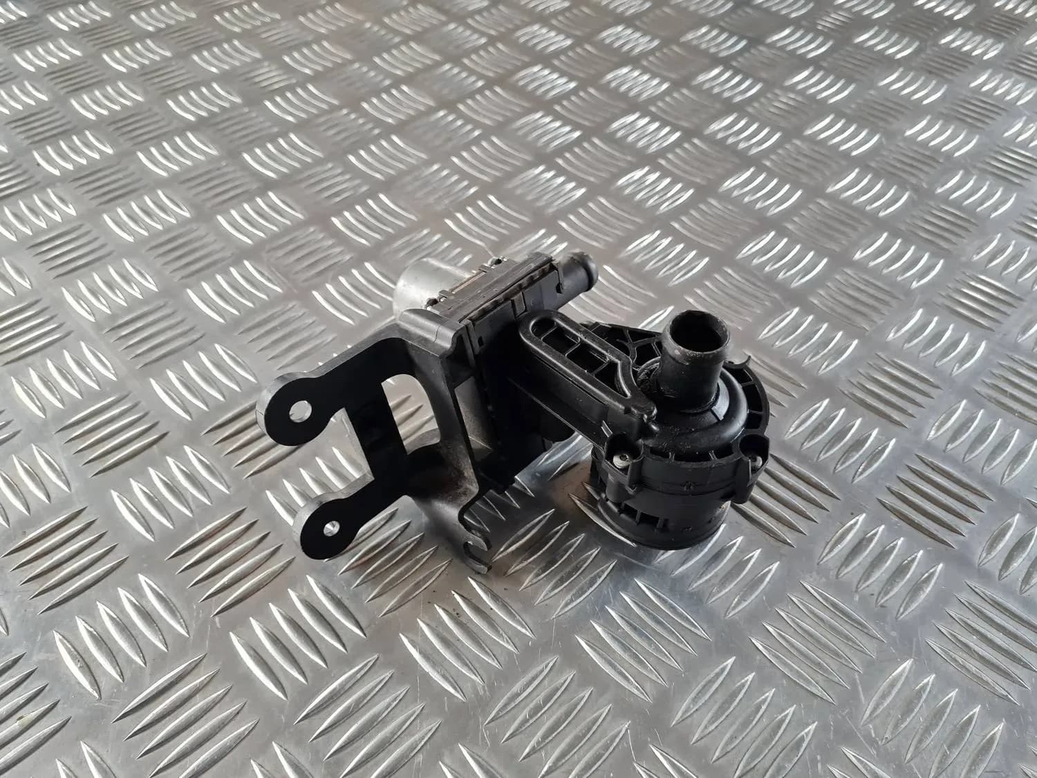 Radiator valve AUDI A6 2008 - foto 6