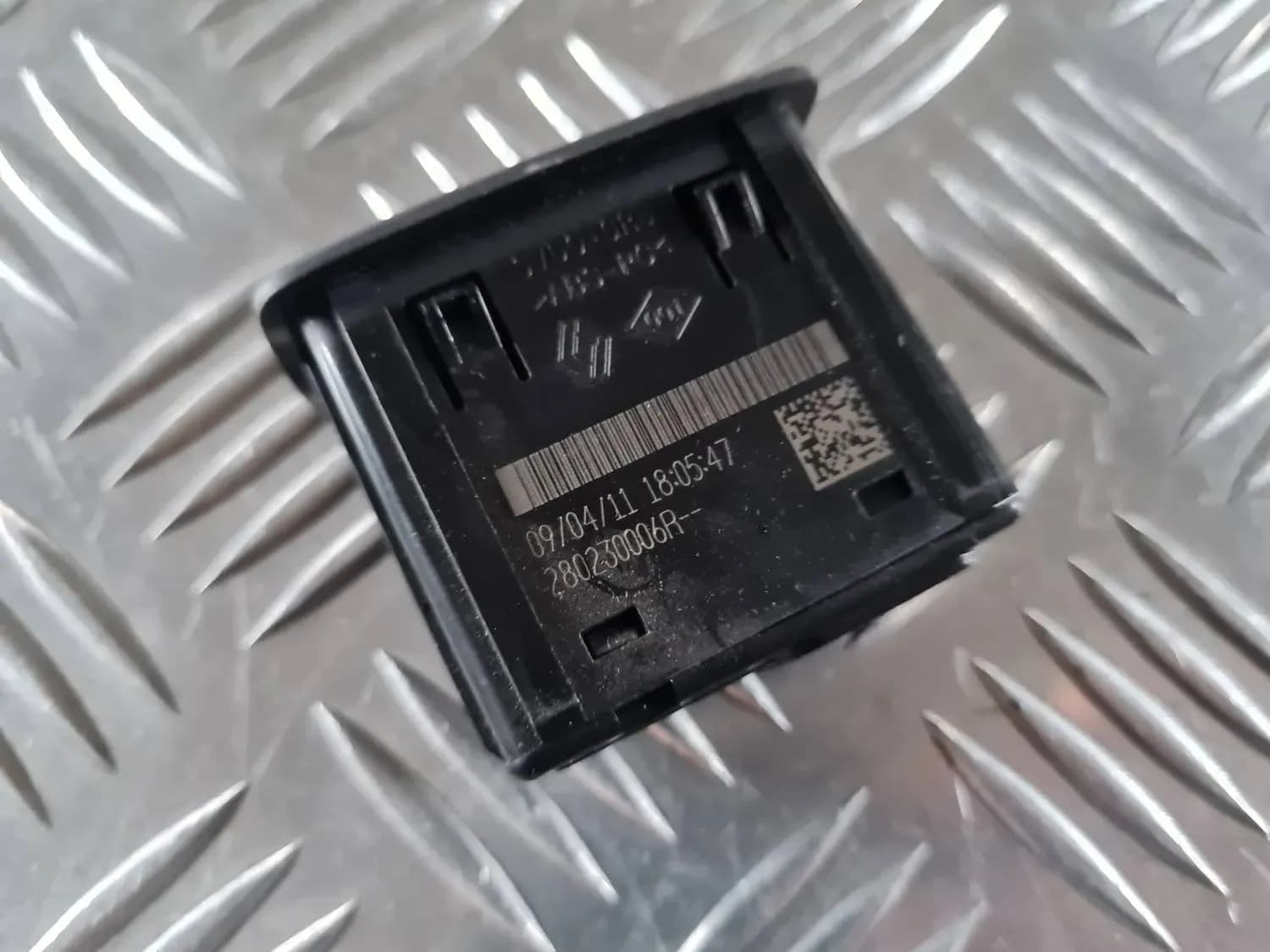 USB/AUX adapter RENAULT SCENIC III 2011 - foto 2