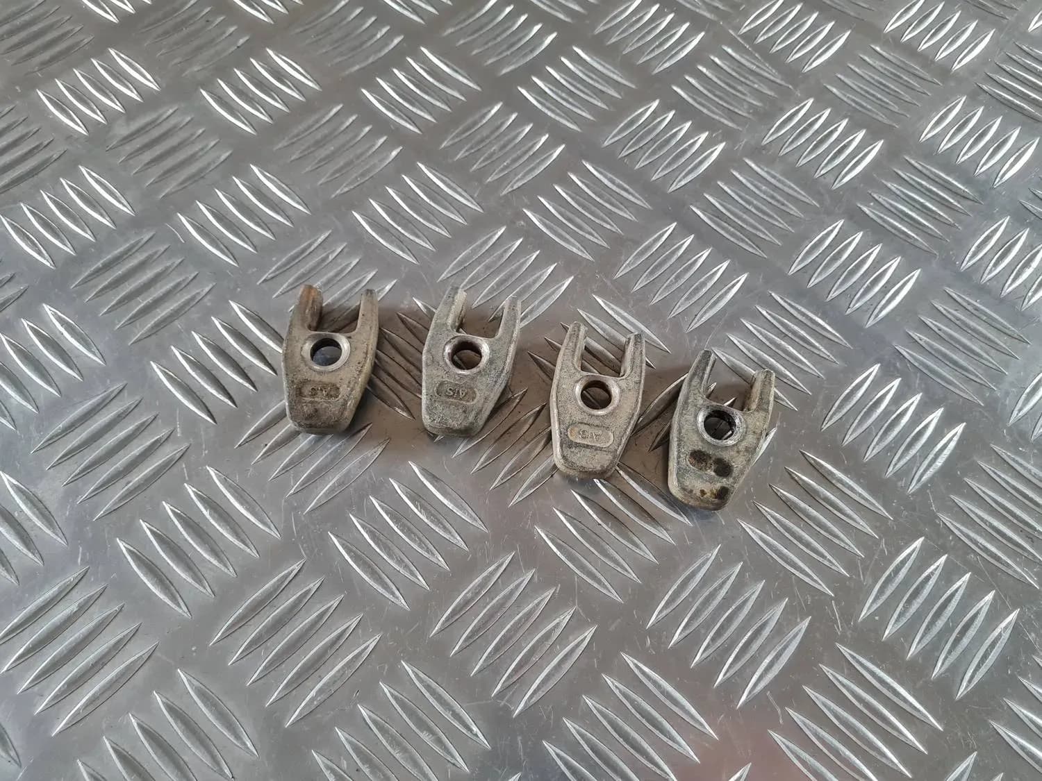 Fuel injector nozzle holder RENAULT SCENIC III 2011 - foto 1
