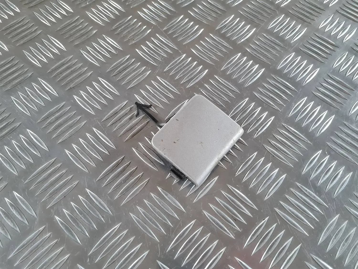 Front bumper towing hook cover RENAULT SCENIC III 2011 - foto 2