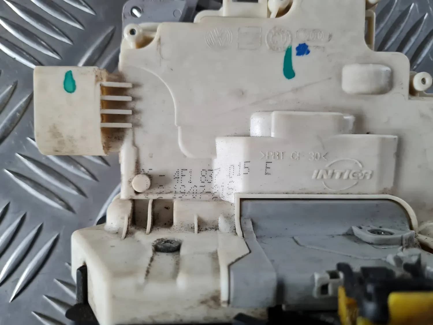 Front left door lock AUDI A6 2008 - foto 5