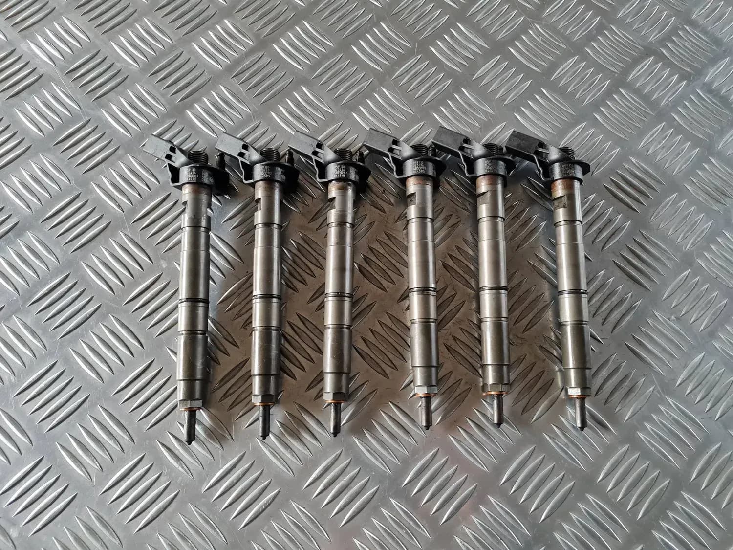 Fuel injector AUDI A6 2008 - foto 1