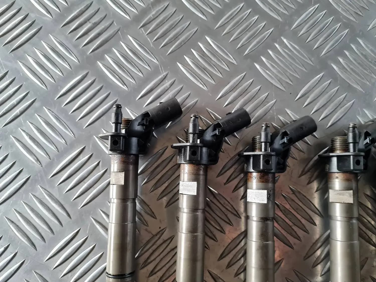 Fuel injector AUDI A6 2008 - foto 4