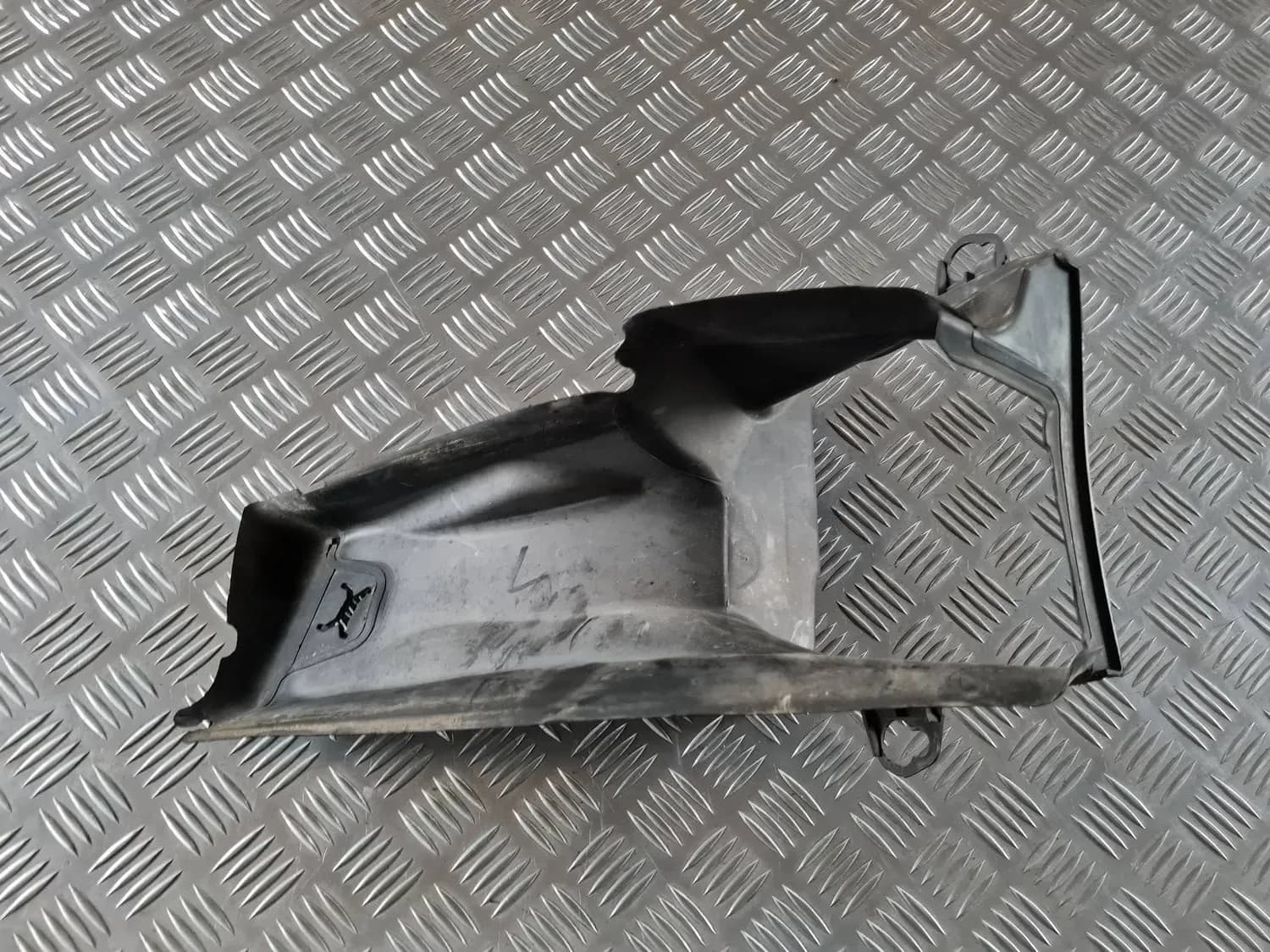 Intake air deflector, left AUDI A6 2008 - foto 1