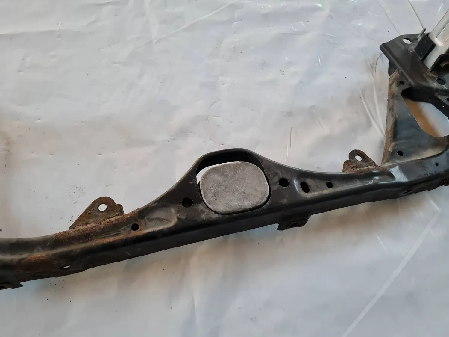 Front radiator cross-member AUDI A6 2008 - foto 2