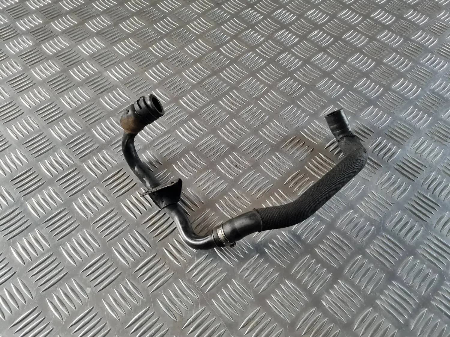 Crankcase ventilation tube AUDI A6 2008 - foto 1