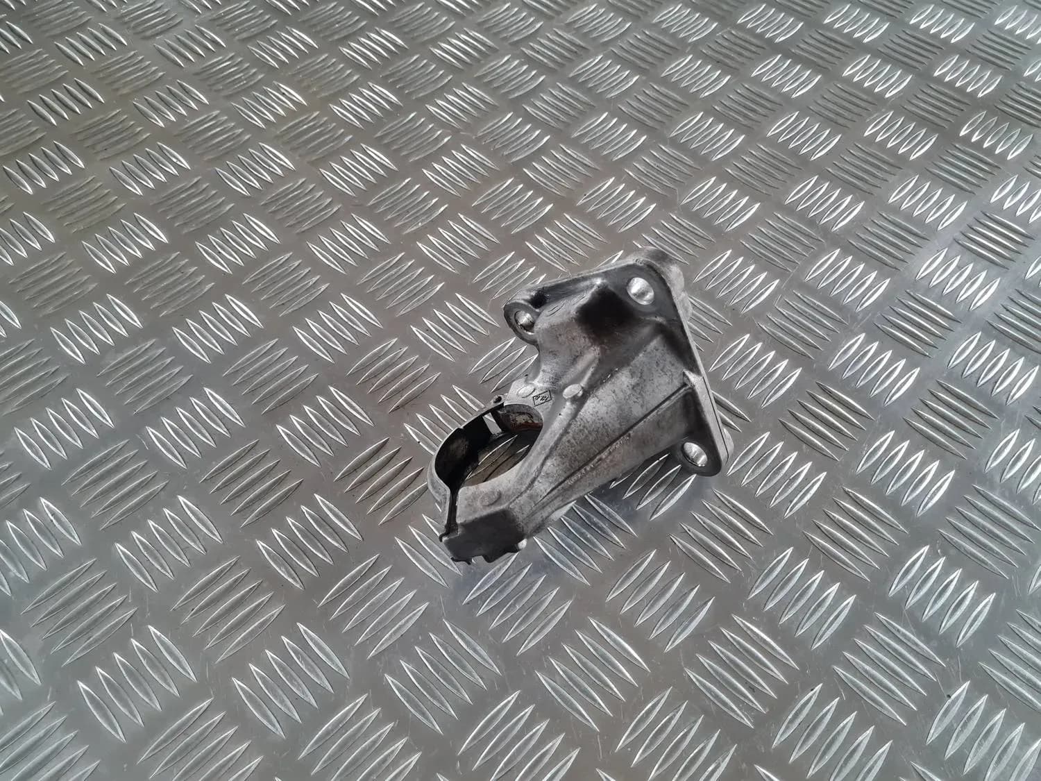 Front half-axle bracket RENAULT SCENIC III 2011 - foto 2