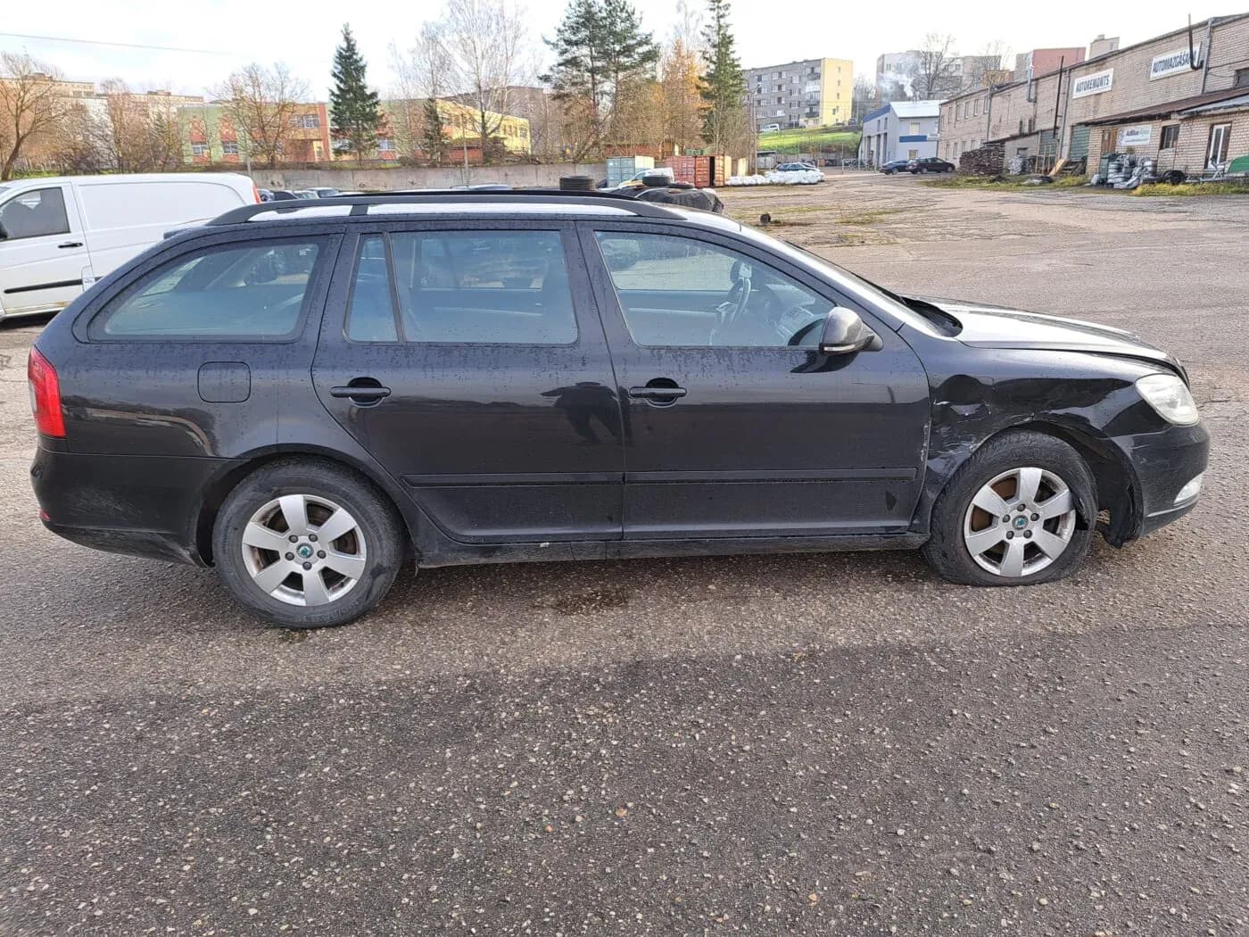 Disassembled car photo 1