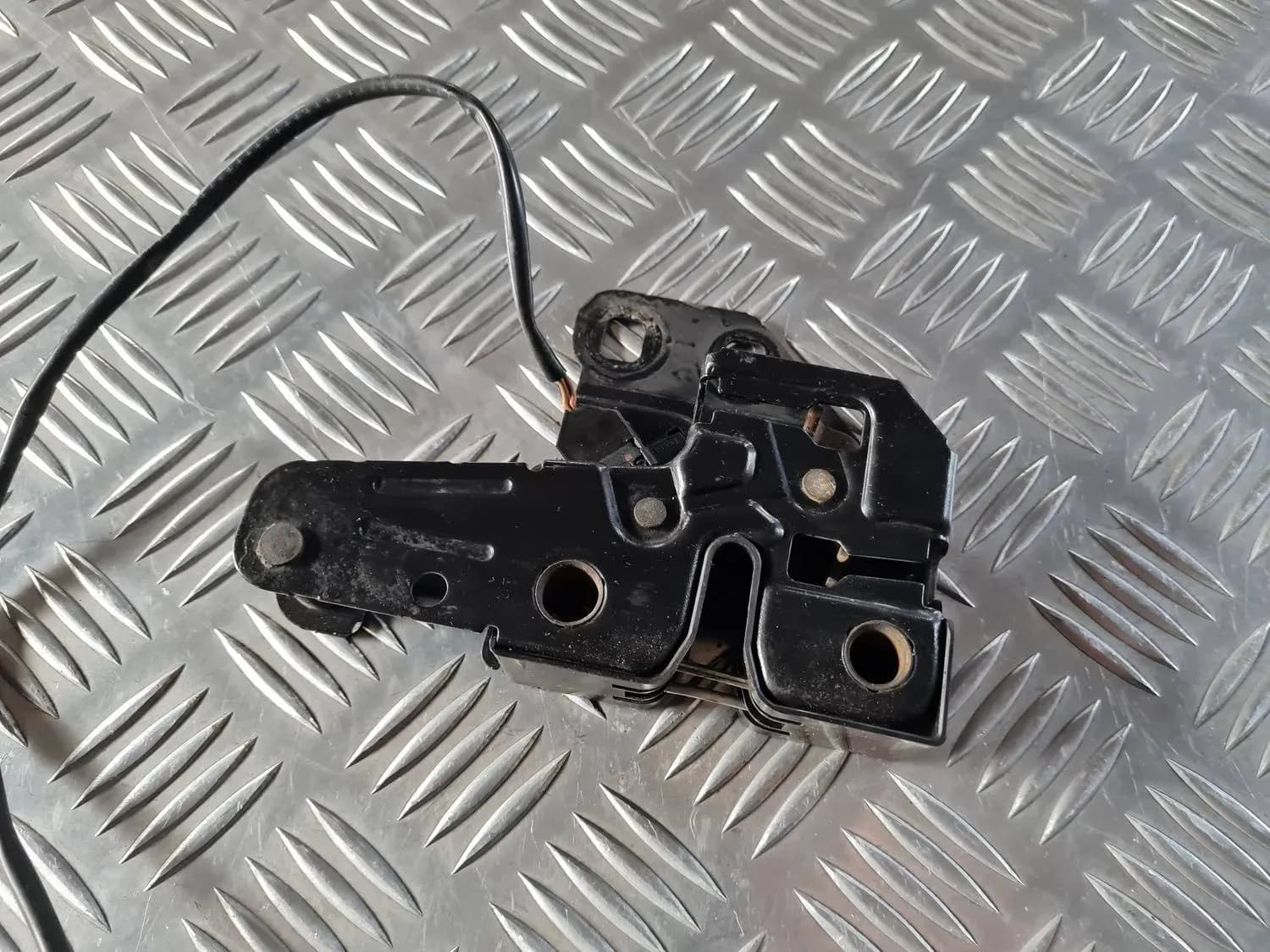 Hood lock AUDI A6 2008 - foto 3
