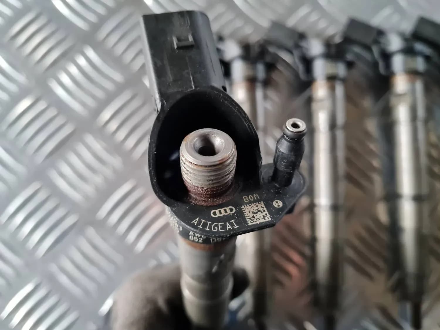 Fuel injector AUDI A6 2008 - foto 8